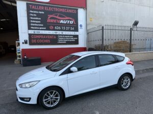 Ford focus 1.5TDCI con 120 CV año 2018 con 270.000km todos los km en carretera con todo el mantenimiento echo, cámara de aparcamiento 360º, bluetooth con manos libres, pantalla con navegador, full Equip, 1 año de garantía y trasferencia incluida