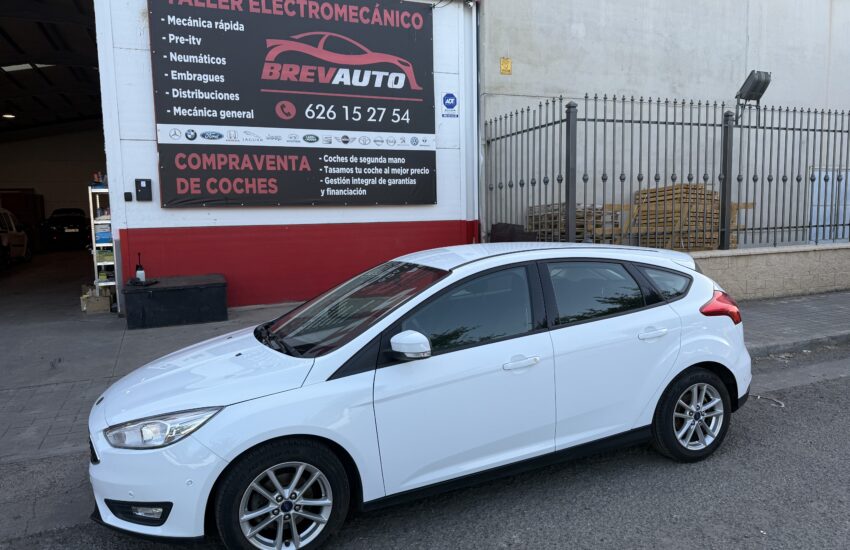 Ford focus 1.5TDCI con 120 CV año 2018 con 270.000km todos los km en carretera con todo el mantenimiento echo, cámara de aparcamiento 360º, bluetooth con manos libres, pantalla con navegador, full Equip, 1 año de garantía y trasferencia incluida