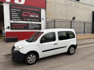 Renault Kangoo 1.5dci con 75 CV año 2018 con 200.000km vehículo con todo el mantenimiento echo, ITV al día, aire acondicionado, elevalunas eléctrico, etc transferencias incluida en el precio