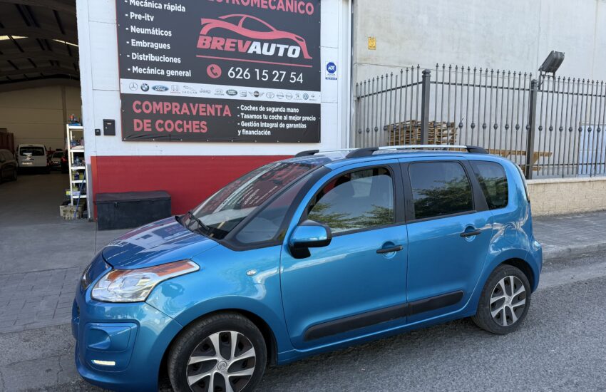 citroen c3 picasso 1.6hdi con 92cv, año 2013 con 195.000km, vehiculo repasaso de chapa, todo el mantenimiento echo, transferencia incluida en el precio y 1 año de garantia