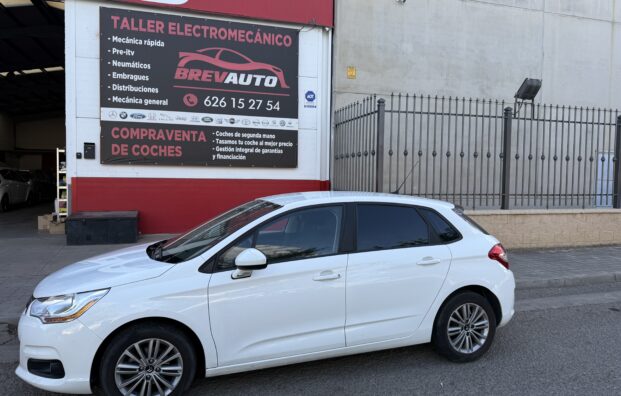 Citroen c4 1.6hdi con 92cv año 2013 con 220.000km, único propietario, con todo el mantenimiento echo , repasado de chapa, ruedas al 90%, cristales tintados, 1 año de garantía y transferencia incluida