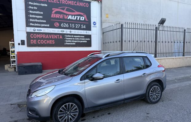 Peugeot 2008 1.6dci con 100cv y 220.000km, año 2015 con etiqueta C, único propietario, todo los mantenimientos al Día, se da revisado y con 1 año de garantía y transferencia incluida