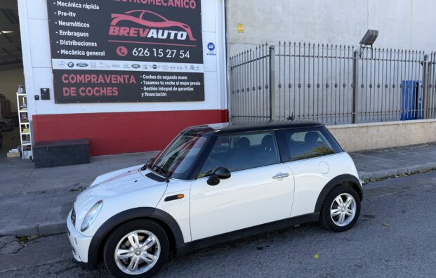 Mini one 1.6i 16v con 90cv, año 2007 con 178.000km, motor bmw con todo el mantenimiento al día, vehículo muy fiable, cambio de nombre incluido en el precio.