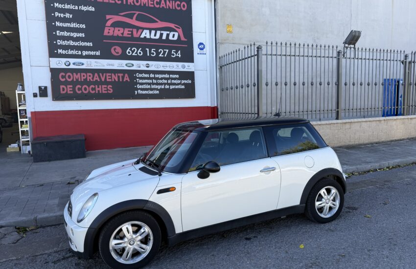 Mini one 1.6i 16v con 90cv, año 2007 con 178.000km, motor bmw con todo el mantenimiento al día, vehículo muy fiable, cambio de nombre incluido en el precio.