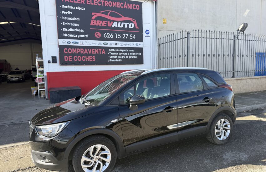 Opel Crossland X 1.6CDTI 100cv año 2017 con 190.000km, vehículo único propietario, en perfectas condiciones tanta de interior como exterior, libro de mantenimiento sellado, revisado y mantenimiento completo echo para su venta, 1 año de garantía y transferencia incluida en el precio
