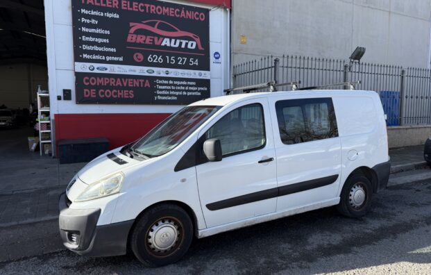 Peugeot experto 1.6hdi con 90cv años 2010, 180.000km único propietario, gancho de remolque, 6 plazas, embrague recién cambiado, todo mantenimiento al día, transferencia y 1 año de garantía incluida en el precio